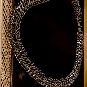 beautiful chain necklace lightly used